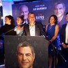 Alain Rayes fait son discours de la victoire devant sa famille.