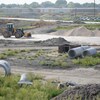 Un tracteur lourd sur un site de construction à Saint-Boniface en septembre 2023.