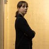 Gabrielle Laflamme regarde sur sa droite.