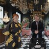 Chantal Lamarre, Jean-René Dufort et MC Gilles dans un décor rococo.