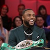 Jean Pascal est à la table des invités.