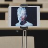 Portrait d'un Matthieu Dugal humanoïde sur un iPad.