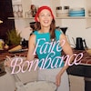 Dans une cuisine rustique, Catherine St-Laurent fouette un mélange en détournant le regard.