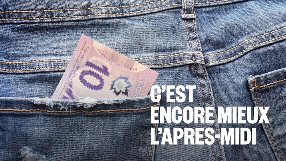 Un billet de 10 dollars canadiens dans la poche arrière d'un jean.