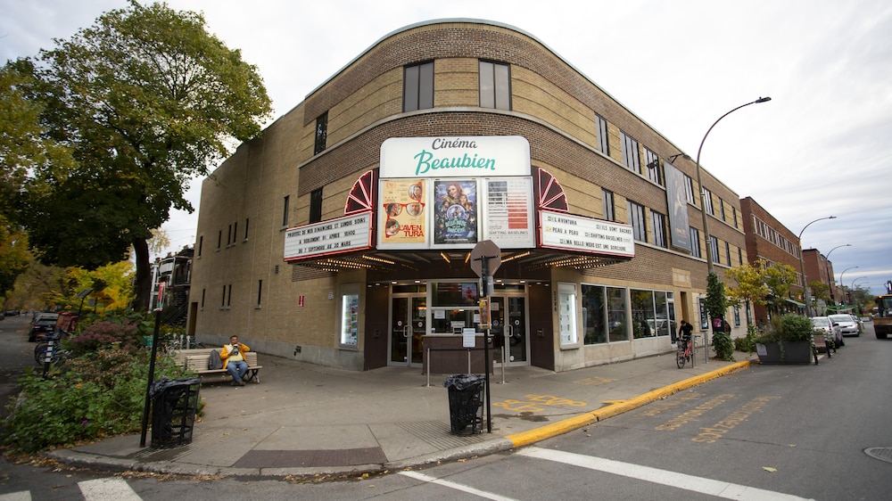 Façade du Cinéma Beaubien, dans le quartier Rosemont à Montréal.