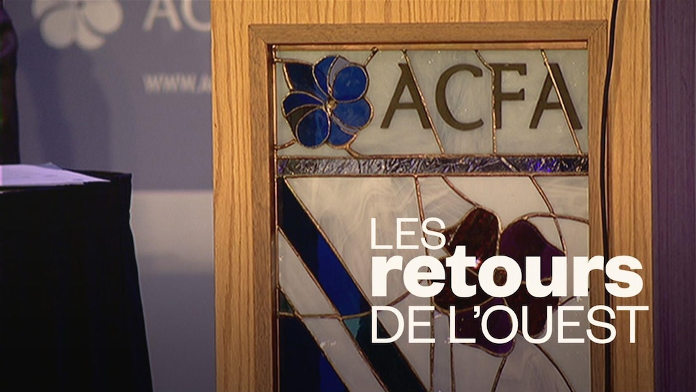 Le logo de l'Association canadienne-française de l'Alberta et le drapeau franco-albertain représentés sous forme de vitrail.