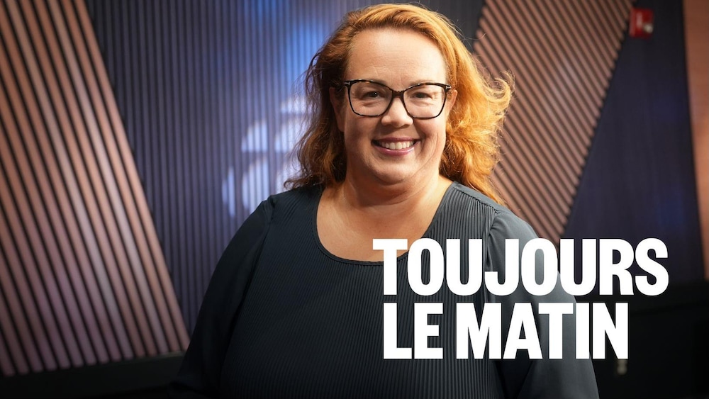 Catherine Gaudreault sourit dans le studio de Radio-Canada à Trois-Rivières.