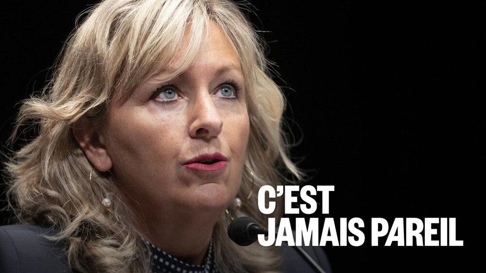 Andrée Laforest prend la parole lors d'un débat. 