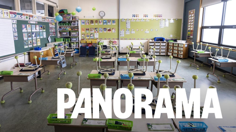 Une salle de classe vide d'une école primaire.