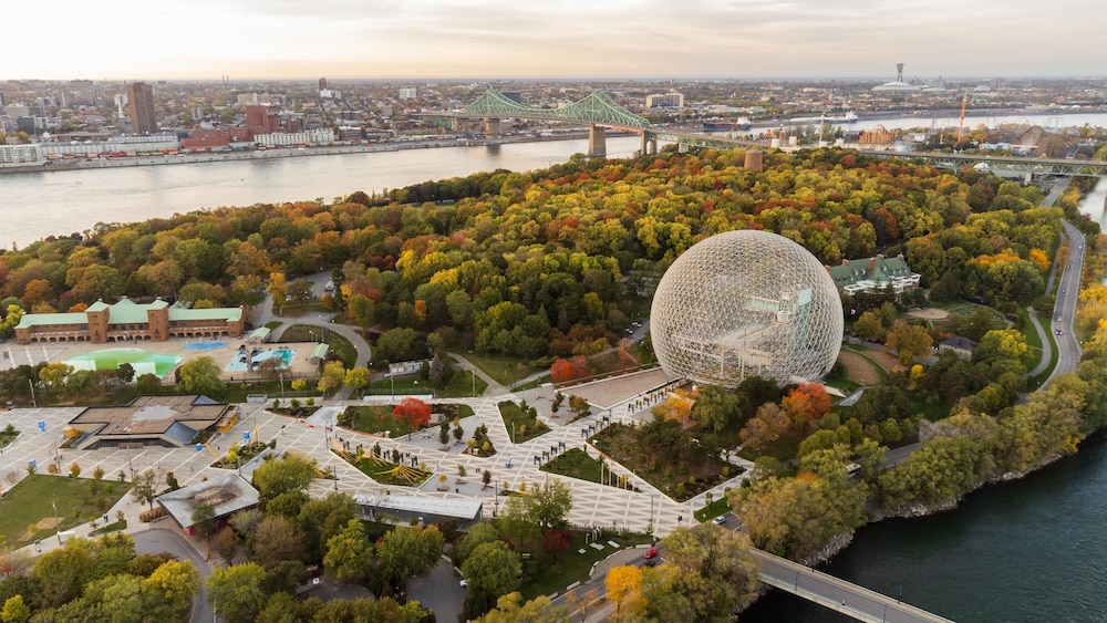 Une vue aérienne du parc Jean-Drapeau.