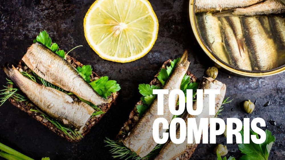 Des tapas de sardines et une boîte de conserve contenant les petits poissons.