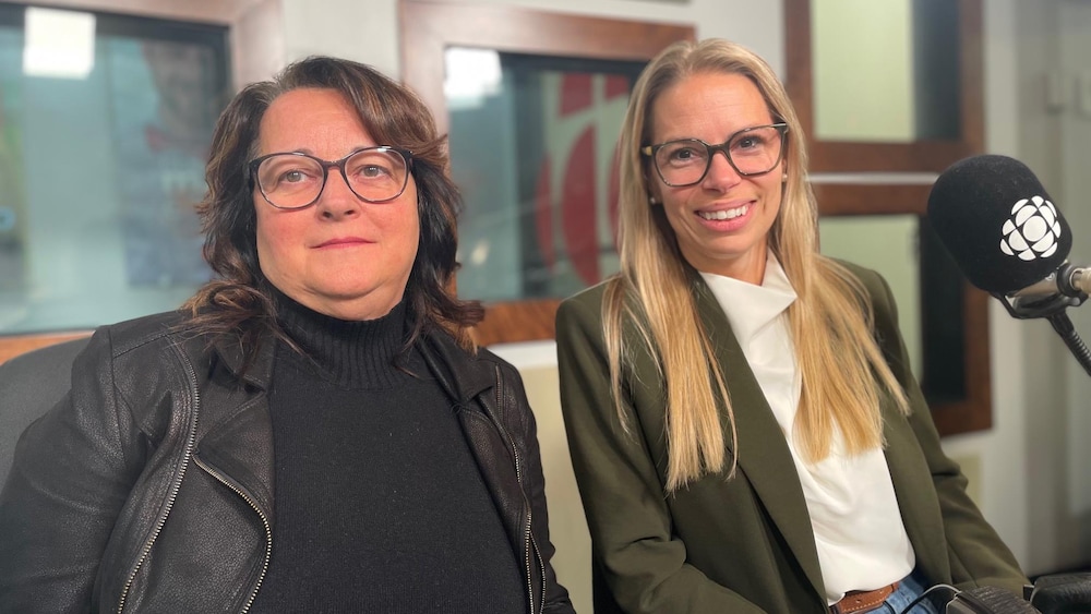 Céline Gélinas et Audrey Lapointe posent pour la photo.