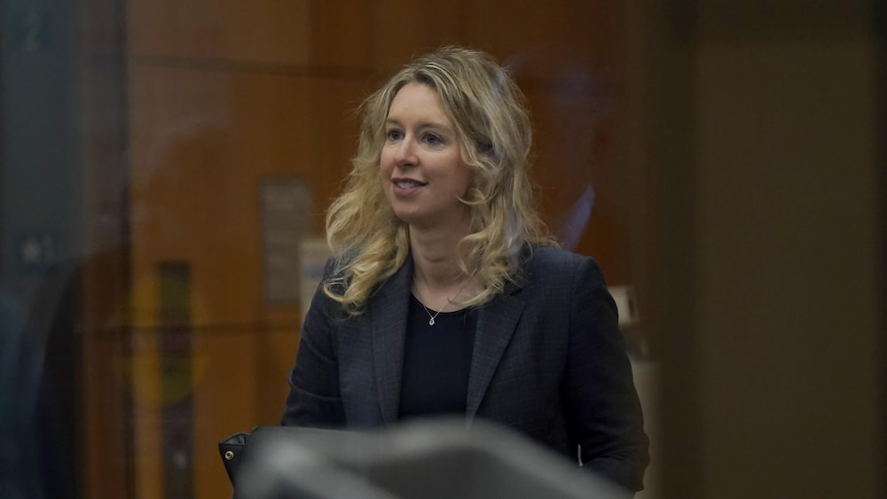 AP / Jeff Chiu L'ancienne PDG de Theranos, Elizabeth Holmes.