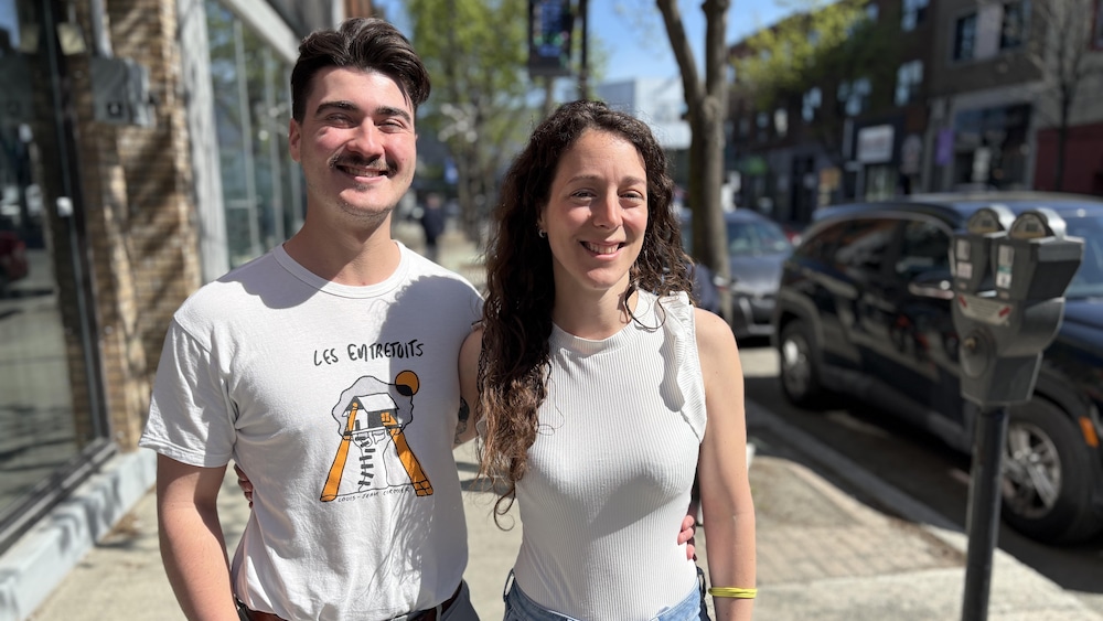 Éthan Leclerc et Stéphanie Dupré-Guilbert au centre-ville de Rouyn-Noranda.