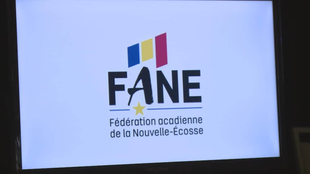 Une affiche inscrite la Fédération acadienne de la Nouvelle-Écosse (FANE).