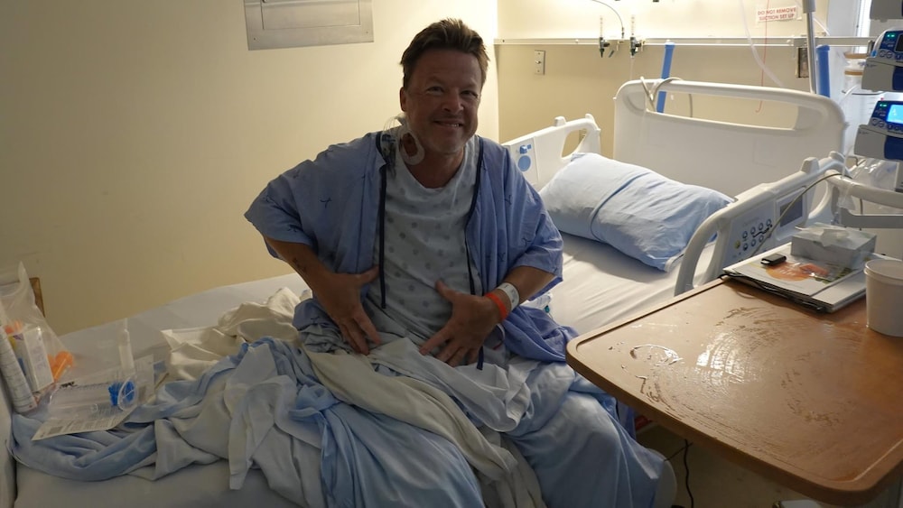 Portrait de Gaétan Moreau sur son lit d'hôpital.