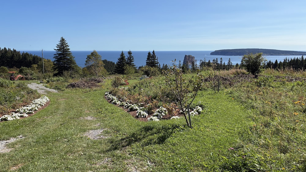 Les Jardins de l'Humanité, au Pic de l'Aurore, à Percé.