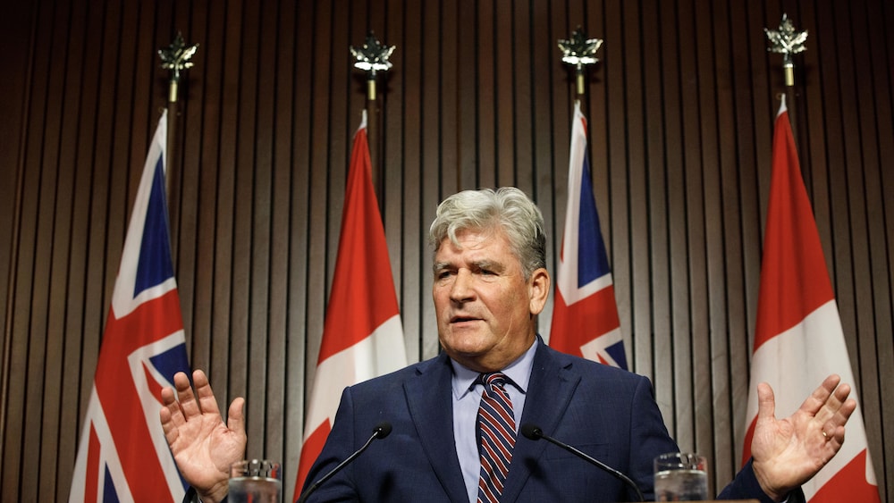 John Fraser s’exprime lors d’une conférence de presse à Queen’s Park, à Toronto, le 31 août 2023. 