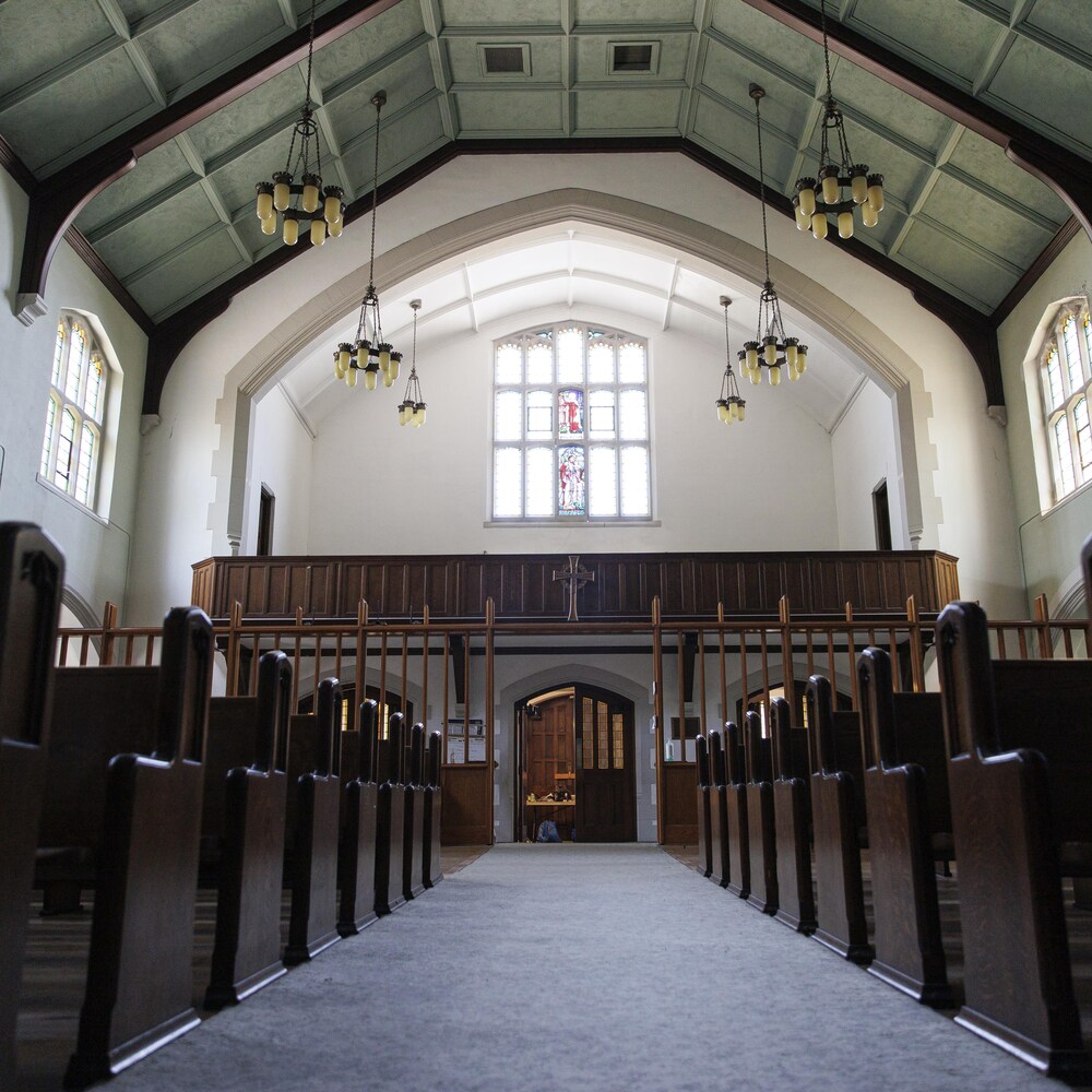 L'intérieur de l'église unie de Roncesvalles, à Toronto.
