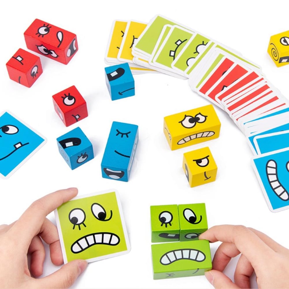 Un jeu de blocs en bois et de cartes.