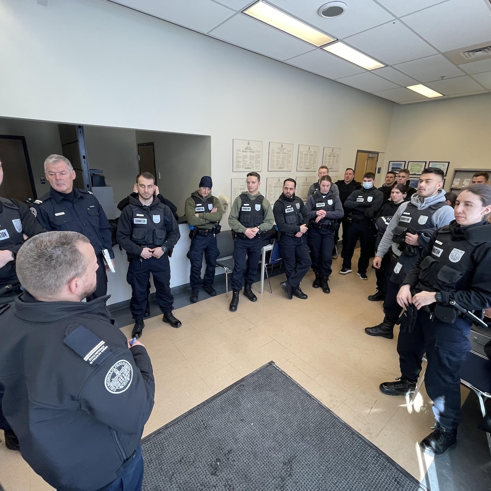 La Ville de Montréal et le gouvernement du Québec espèrent augmenter les effectifs policiers du SPVM de 450 policiers au net d'ici cinq ans, pour pallier les retraites et les démissions.