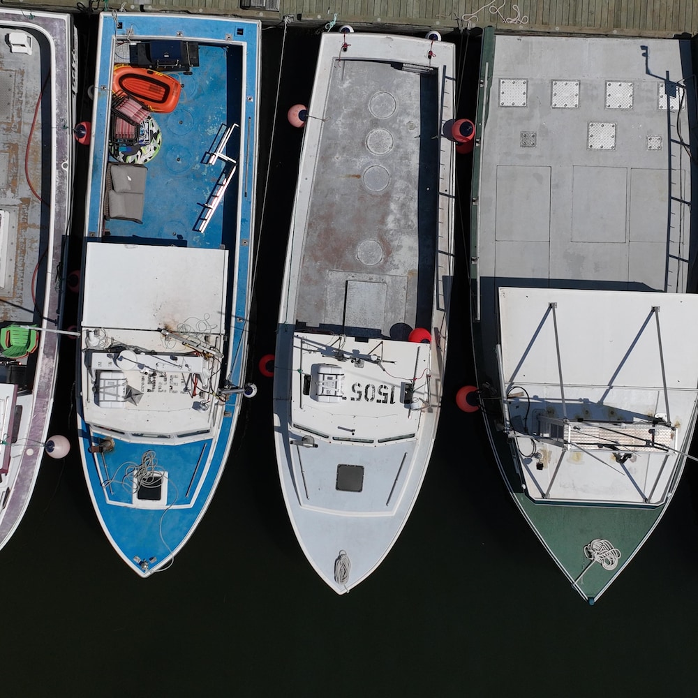 Vue aérienne de bateaux de pêche.