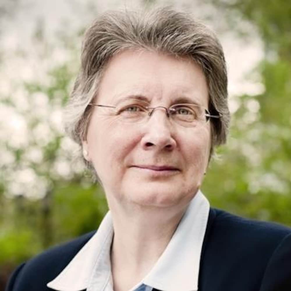 Carole Lévesque, professeure à l'Institut national de la recherche scientifique (INRS). Elle est fondatrice et directrice du Réseau de recherche et de connaissances relatives aux peuples autochtones (DIALOG).