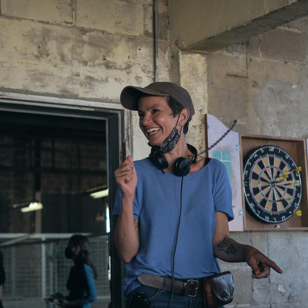 Anaïs Barbeau-Lavalette sur le tournage de Chien blanc.