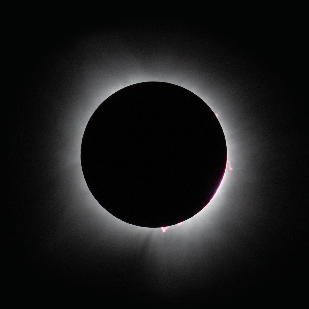 Une éclipse solaire totale est observée à Dallas, au Texas, le lundi 8 avril 2024. 