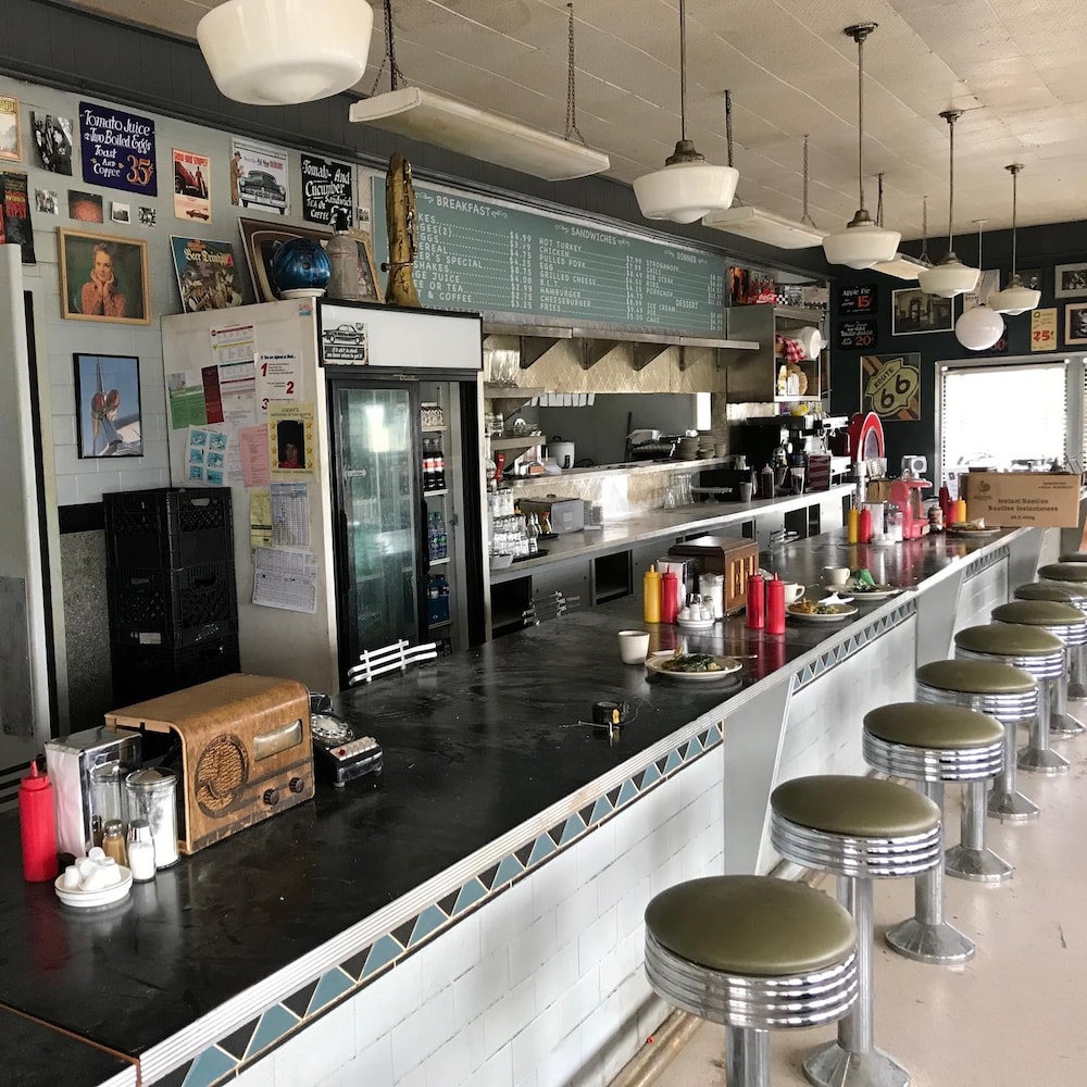 L'intérieur d'un diner d'époque, près de Calgary, de la compagnie CL Western Town