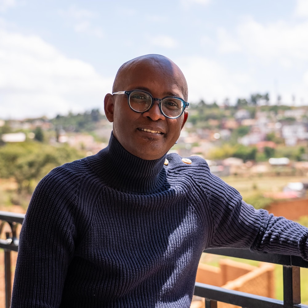Denis Alexandre Lahiniriko, historien et politologue, enseigne à l’université.