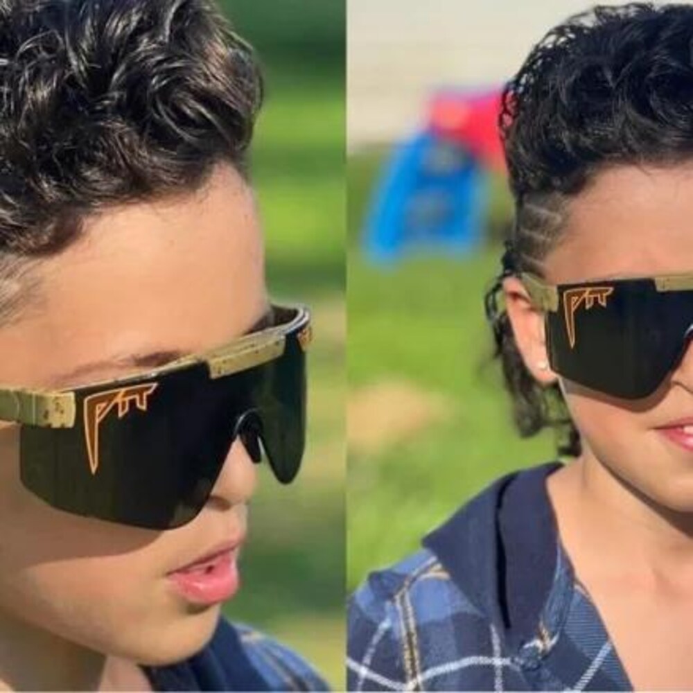 Deux images du garçon avec une coupe Longueuil et des lunettes de soleil.