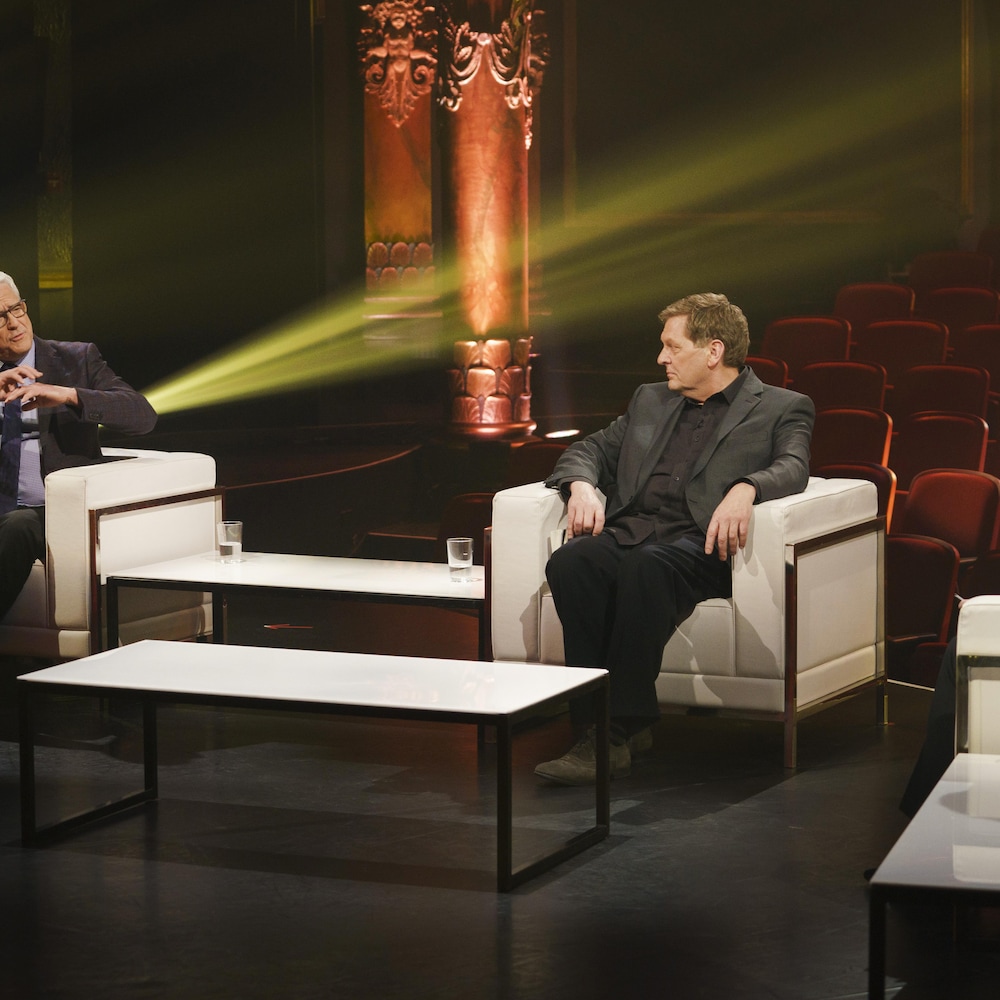 Charles Tisseyre et Alain Crevier sont assis face à Céline Glipeau.