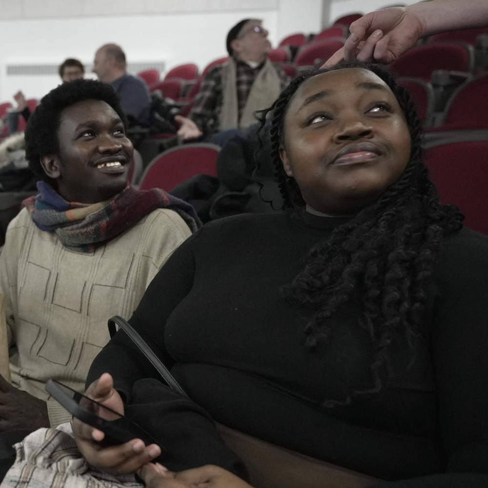 Patrice Villeneuve, Mouhamed Samba et Osnelle Sevi sourient au Ciné-Club.