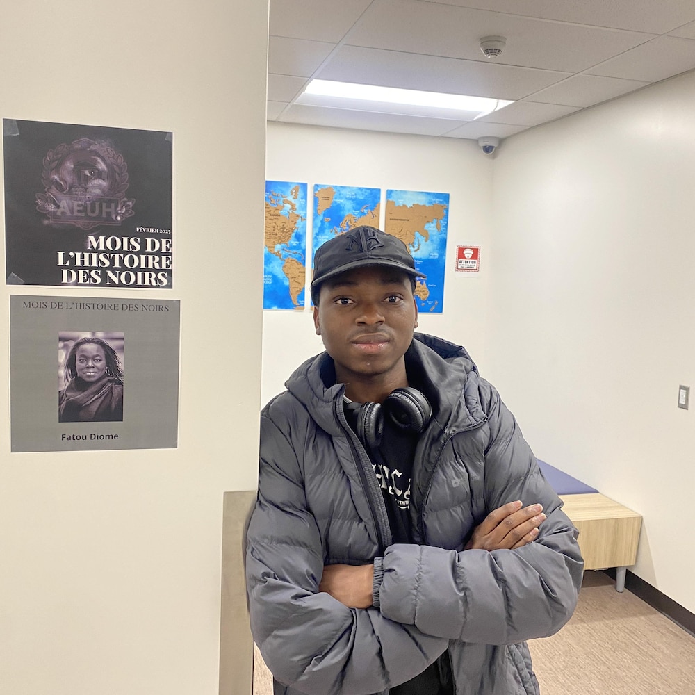 Maurice Ahouangan dans les locaux de l'Université de Hearst.