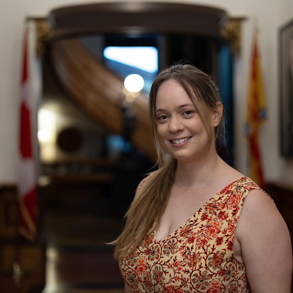 Louise à l'assemblée législative.