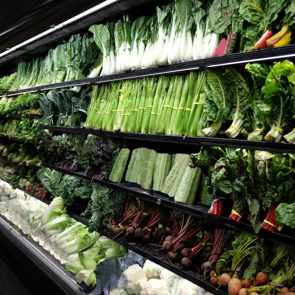 Des légumes à l'épicerie.