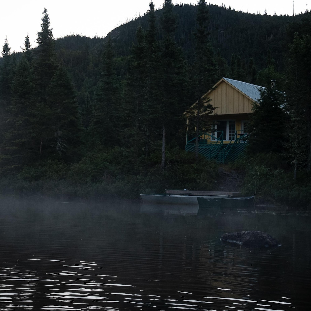 Chalet sur le bord de l’eau.