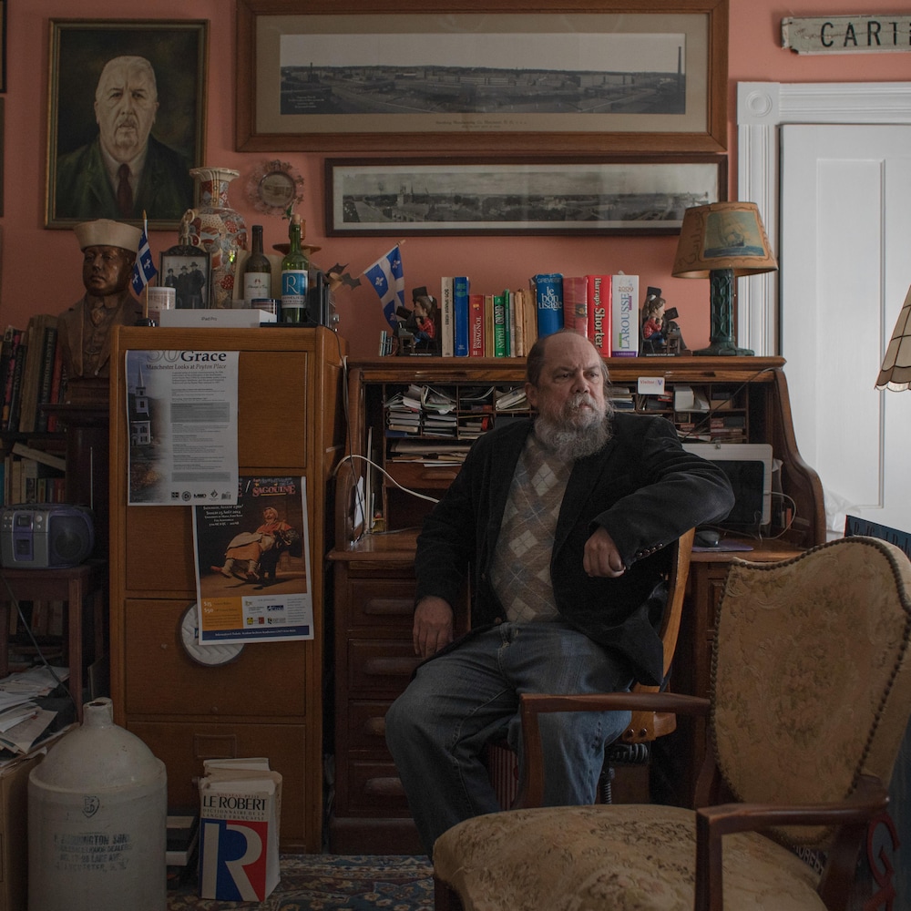 Robert Perreault dans le bureau de sa demeure à Manchester, au New Hampshire