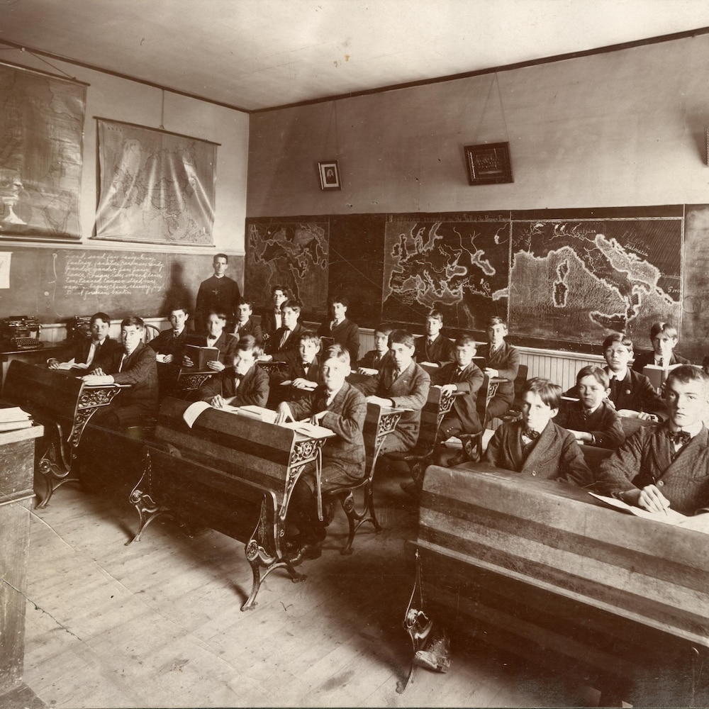 Des élèves de l'Académie Saint-Augustin, une école francophone de la paroisse du même nom, fondée en 1871 à Manchester.