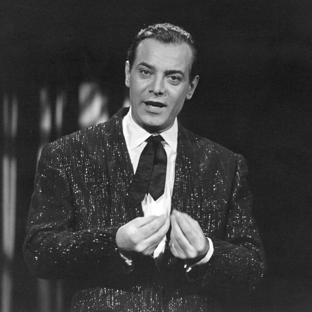 Le chanteur Georges Guétary en performance.
