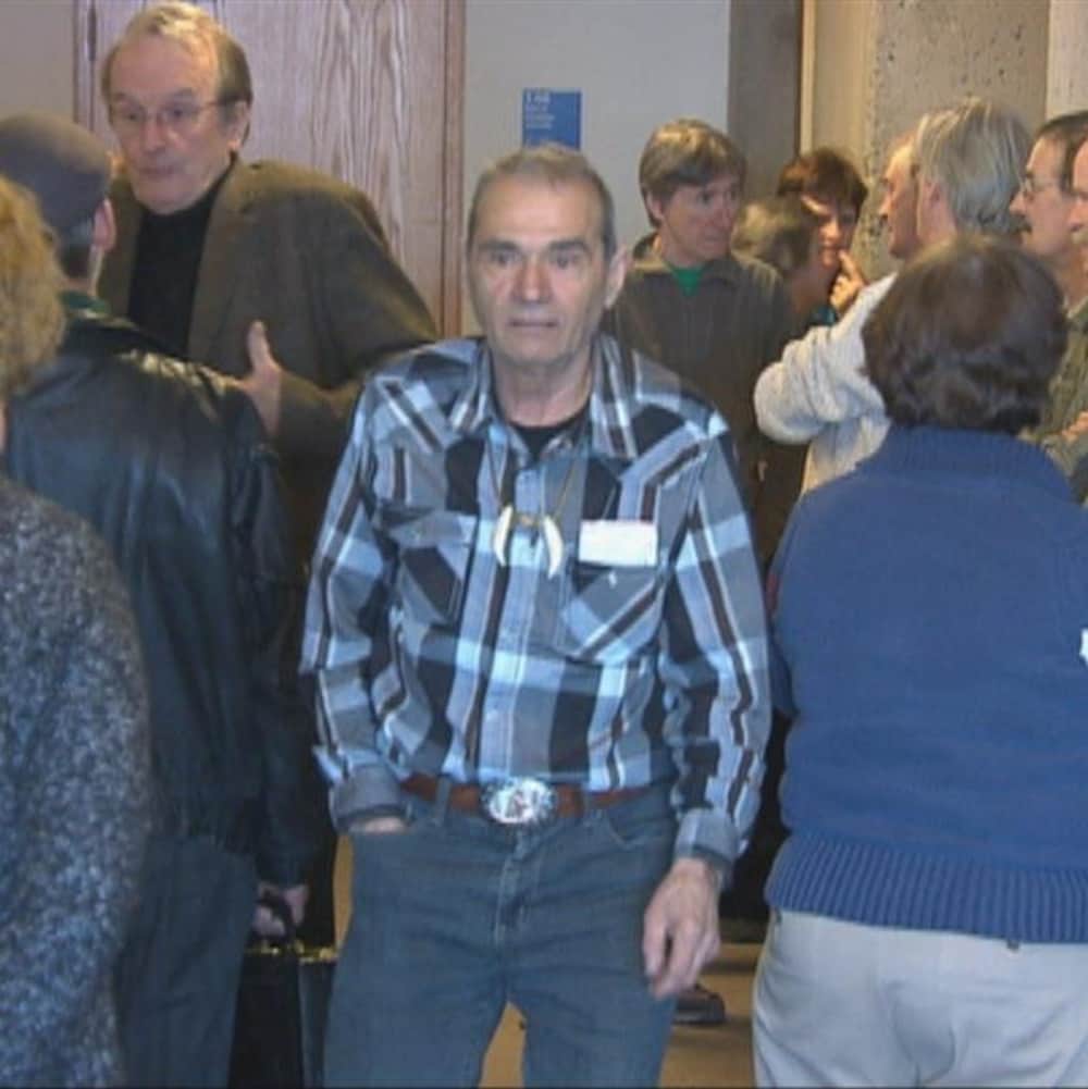 Ghislain Corneau dans une foule.