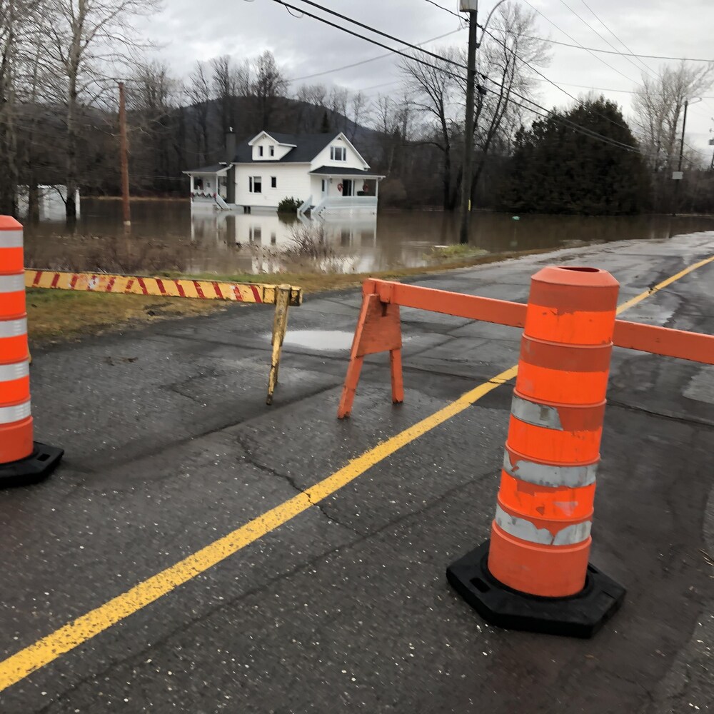 Un barrage bloque la rue des Hérons, le 2 décembre 2020.