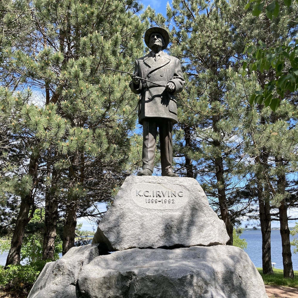 Un monument de K. C. Irving.