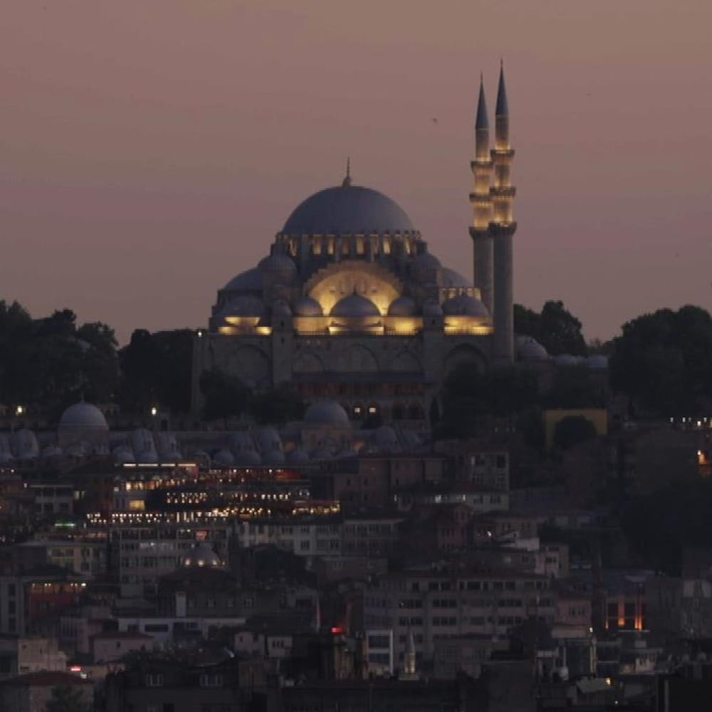 Istanbul à la tombée de la nuit.