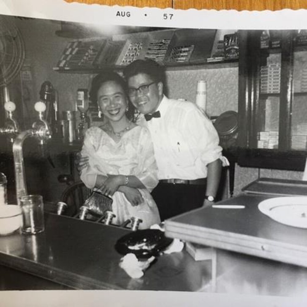 JJ Lee父母在哈利法克斯的婚礼，Fred Lee大学求学期间，也在这间餐馆打工。