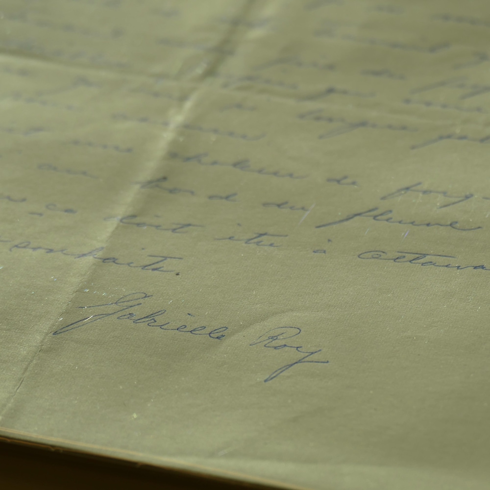 Signature manuscrite de Gabrielle Roy dans une lettre de sa part à Annette Saint-Pierre,