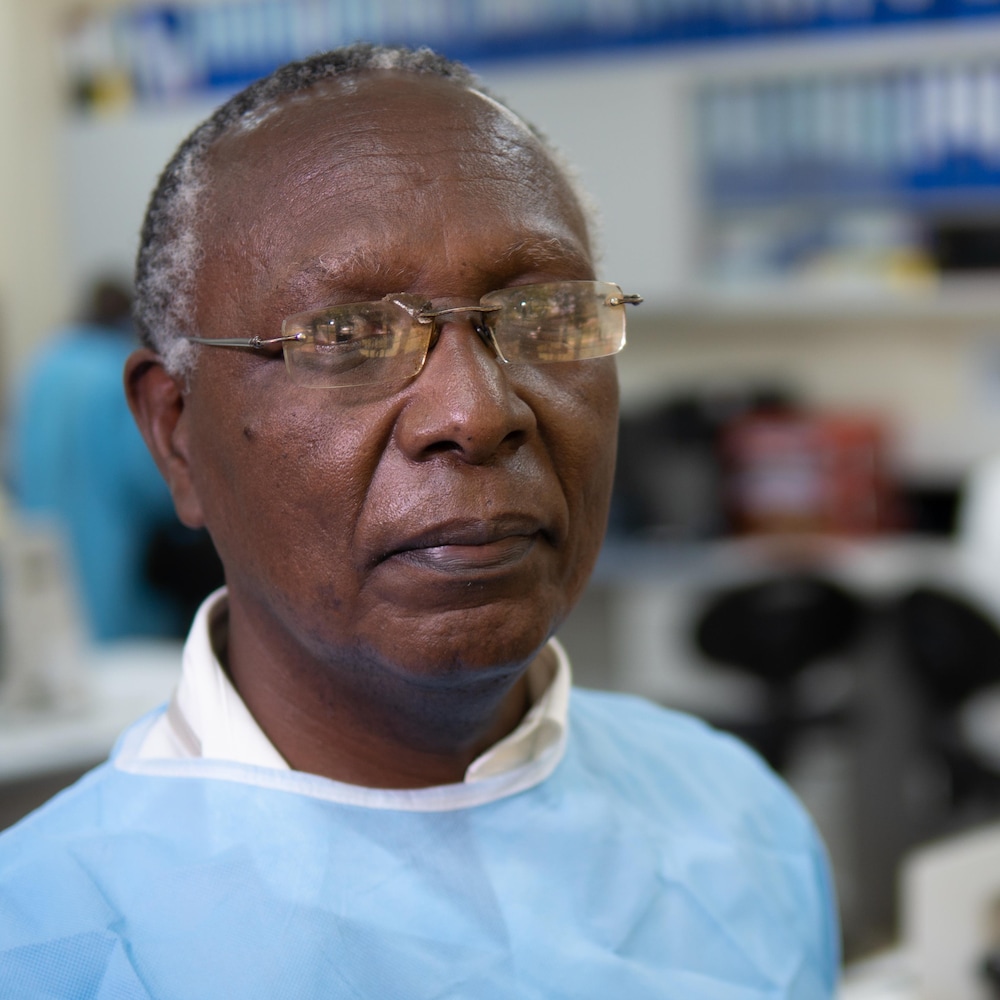 Portrait du professeur Simon Kariuki.