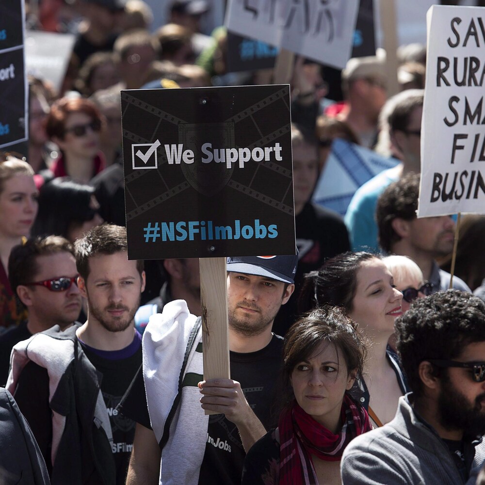 Manifestation de membres de l'industrie du cinéma et de la télévision devant l'Assemblée législative de la Nouvelle-Écosse le 15 avril 2015, à Halifax.