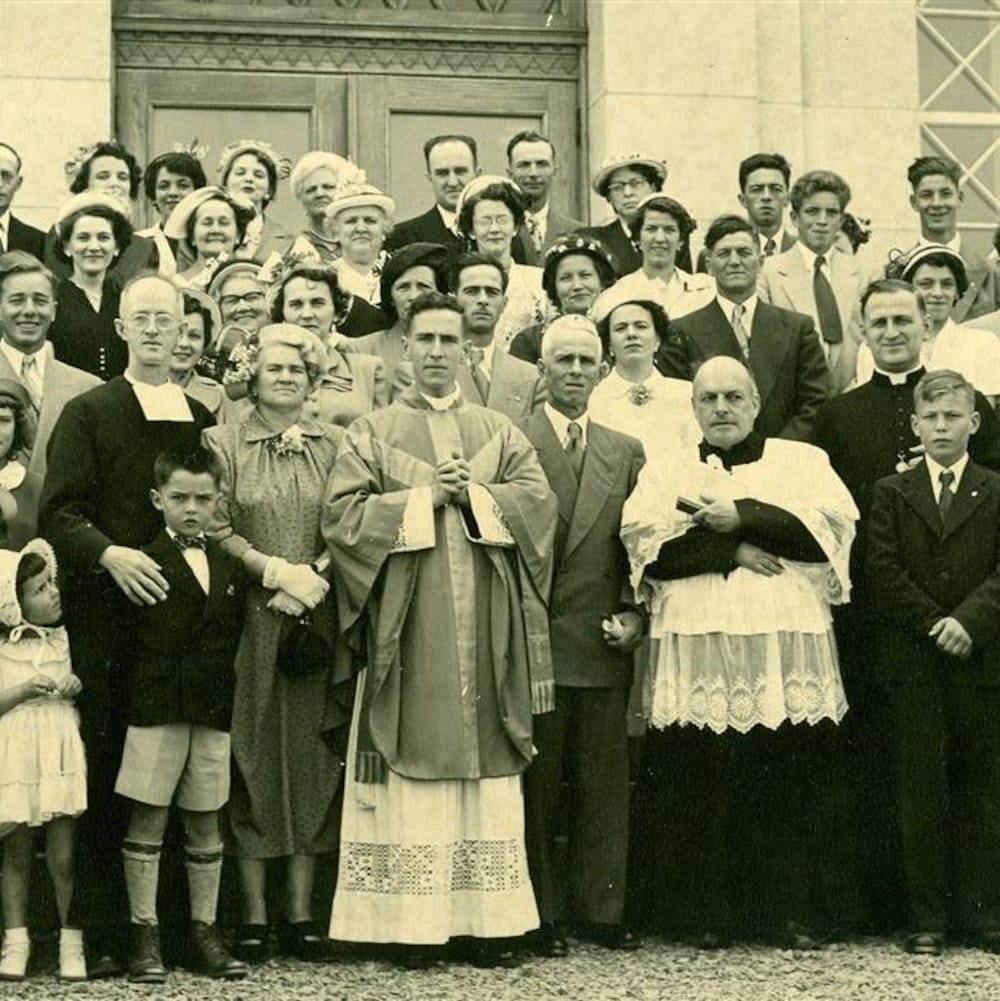 Maurice Couture avait reçu les ordres sacrés lors d'une cérémonie en présence de sa famille en 1951.